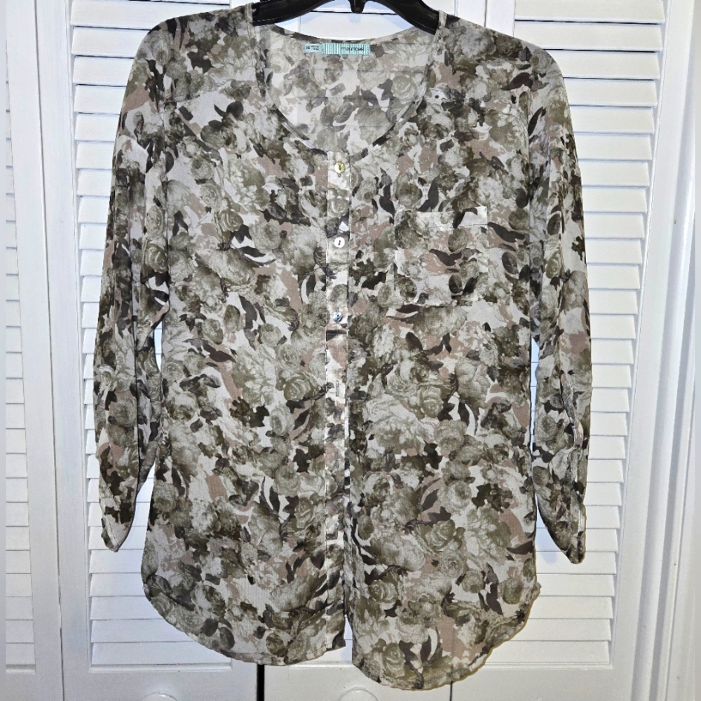 Maurices Women's XS Sheer Floral Blouse